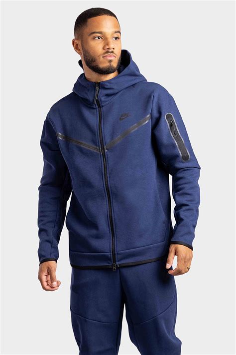 donkerblauw nike tech|nike tech fleece rare.